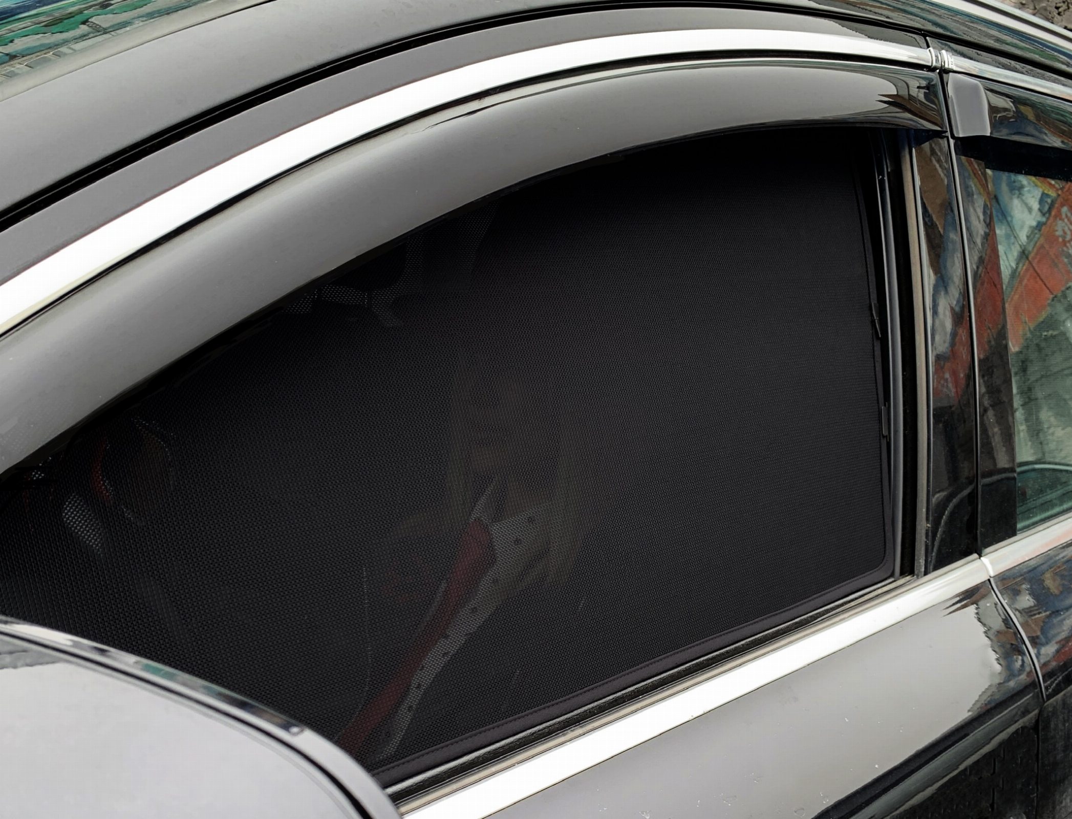  Каркасные автомобильные шторки - ВАЗ НИВА 2121 (1993-2019) с пласт. треугольником у зеркала+вырез на ЗВ под стоп-сигнал Внедорожник 3 дв. Комплект на передние двери (укороченные) PREMIUM - фото